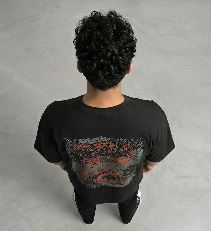 BLACK CARPET OVERSIZED TEE